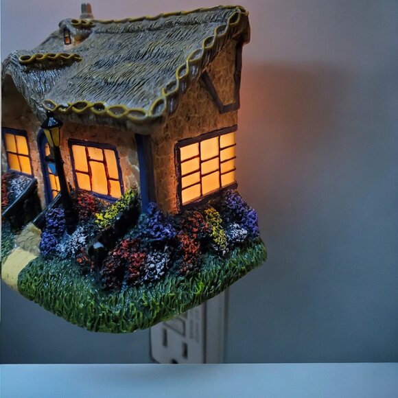 Thomas Kinkade Painter Of Light Sculpted Night Light Candlelight Cottage - Picture 4 of 7